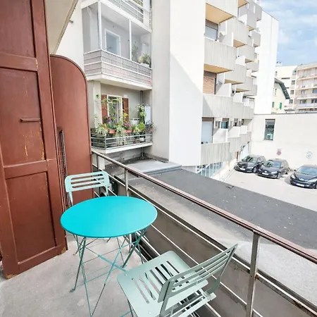 M098 Calme Avec Balcon Ensoleille آنماس